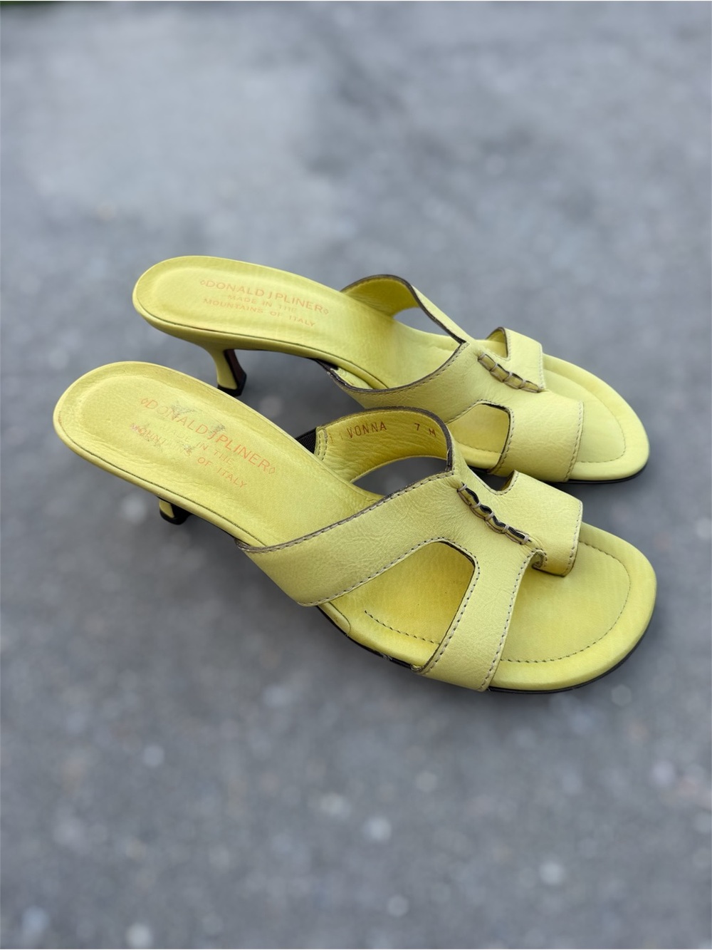Donald J. Pliner “Vonna” Lemon Yellow Leather low heel